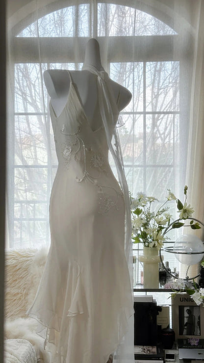 Elegantes Meerjungfrauen-Spaghettiträger-Abendkleid in Weiß, mittellang, ärmellos, für Abschlussbälle MP981