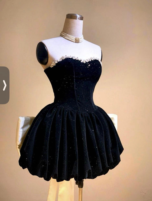 Neues Ballkleid, Neckholder, Schwarz Samt, Kurzes Mini-Heimkehrer-Kleid Inspo, Hoco Geburtstags-Outfit-Idee MP1316