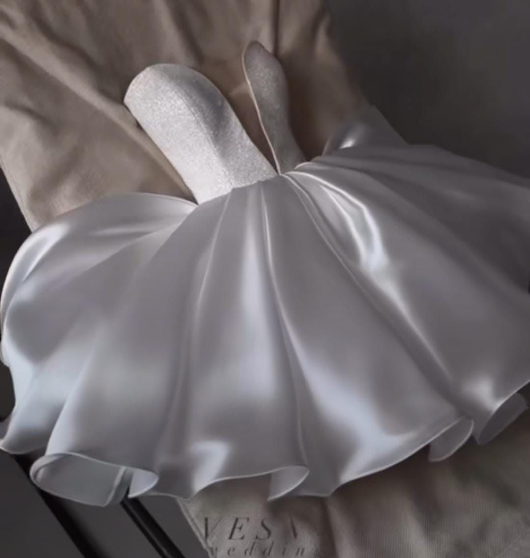 Modisches Cocktail-Ballkleid, trägerlos, weißes Satin, formelles Geburtstags-Minikleid, kurzes Heimkehr-Partykleid MP696