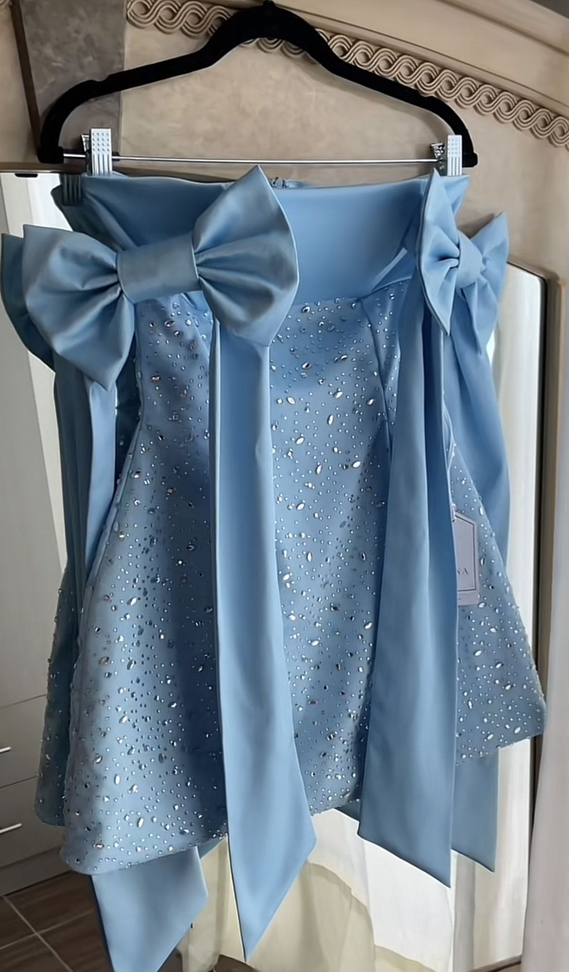 Charmantes A-Linien trägerloses blaues kurzes Mini-Kleid aus Satins mit Perlen zum 15./16. Geburtstag oder für den Abschlussball MP674