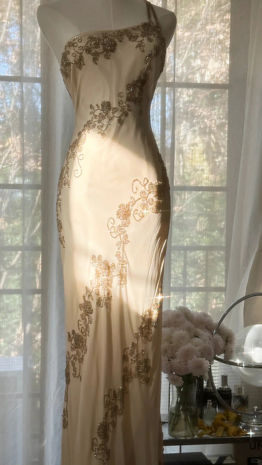 Modeste sirène à une épaule en mousseline ivoire avec perles et cristaux, longue robe de soirée sans manches MP1097