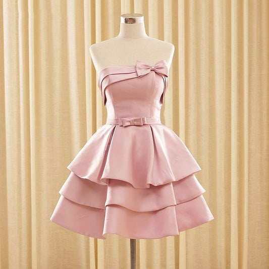 Schlichtes Ballkleid Trägerlos Rosa Satin Abschlussball Kurze Heimkehrkleider Abschlussoutfits MP852