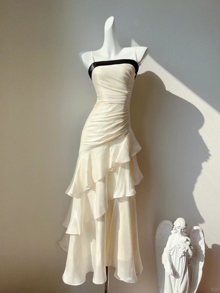 Robe de fête d'anniversaire à l'inspiration vintage, rose volantée à plusieurs couches et à bretelles spaghetti, pour remise des diplômes et bal MP306