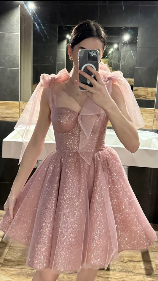 Niedliches Ballkleid mit Spaghettiträgern und Schleife, pink, paillettenbesetzt, kurz, Mini, für den 15. 16. Geburtstag, als Heimkehrkleid MP622