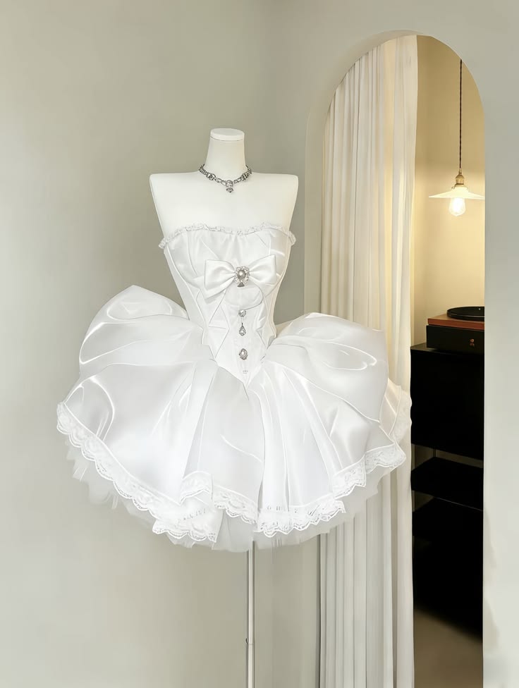 Sexy Ballkleid Trägerloses Kleines Weißes Kleid Satin Tanz Kurze Mini Homecoming Kleider Inspo Hoco Outfit Idee MP1332