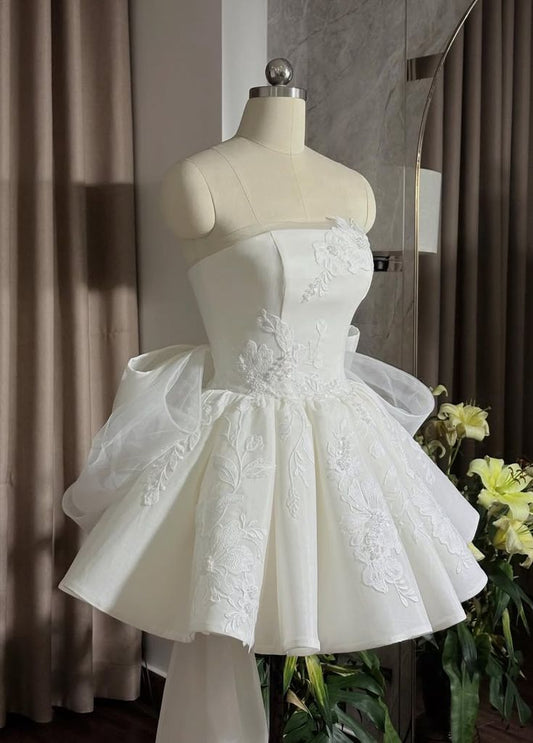 Prinzessin Ballkleid Trägerlos Weiß Spitze Satin Abschlussball Kurzes Heimkehrkleid Outfits zum 15. Geburtstag MP826