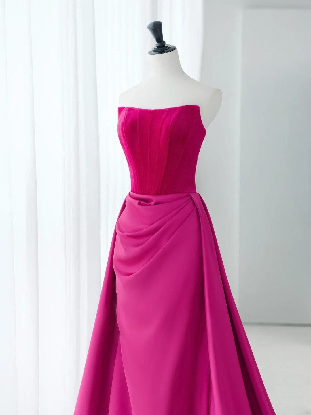 Einzigartige A-Linie Hot Pink Abschlussballkleider Trägerloses langes Ballkleid MP231