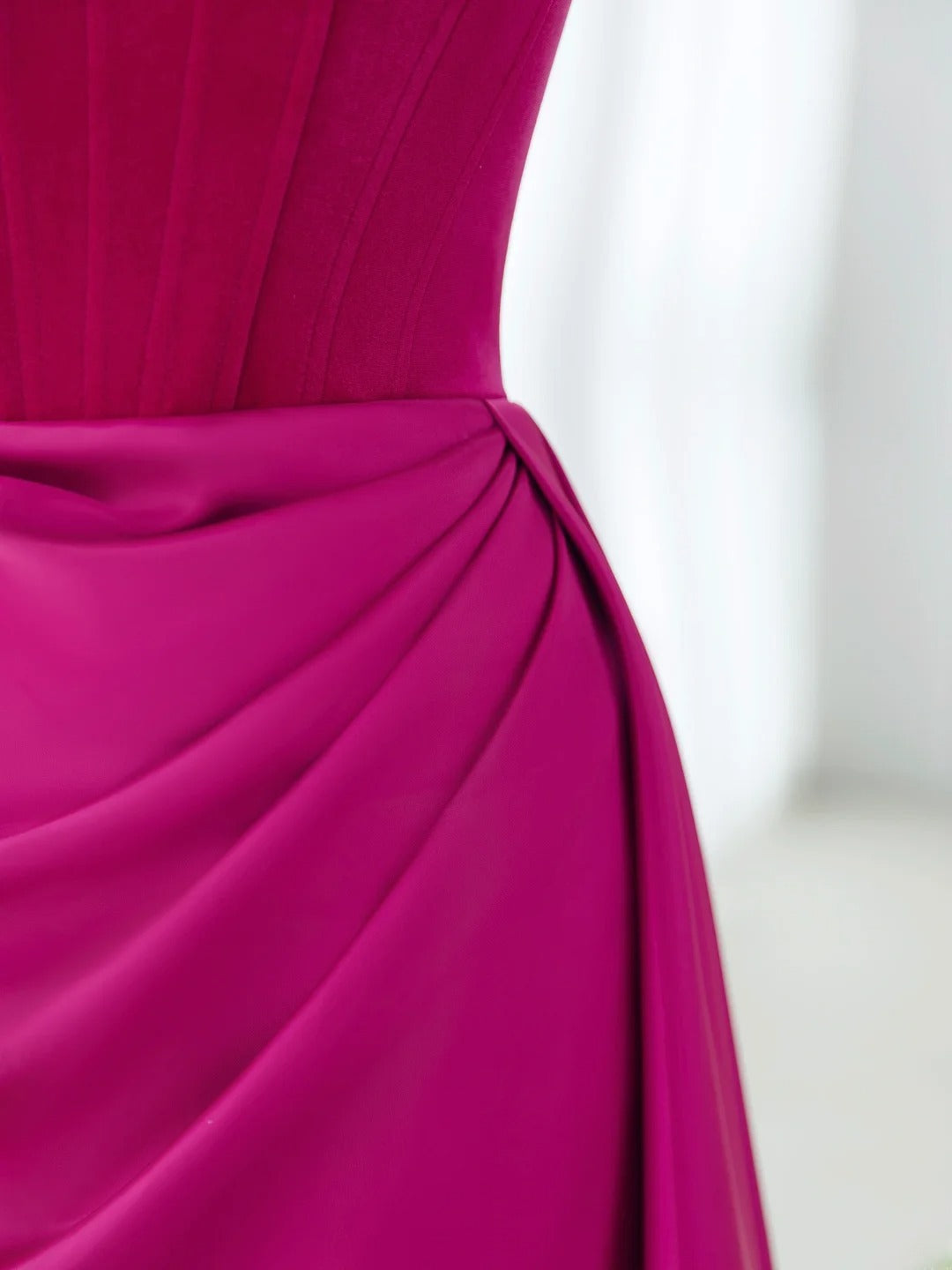 Einzigartige A-Linie Hot Pink Abschlussballkleider Trägerloses langes Ballkleid MP231