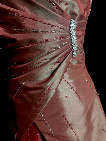 Robes de bal longues élégantes A-line en satin rouge avec perles col en V robe de soirée robe de graduation MP371
