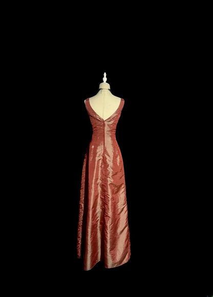 Robes de bal longues élégantes A-line en satin rouge avec perles col en V robe de soirée robe de graduation MP371