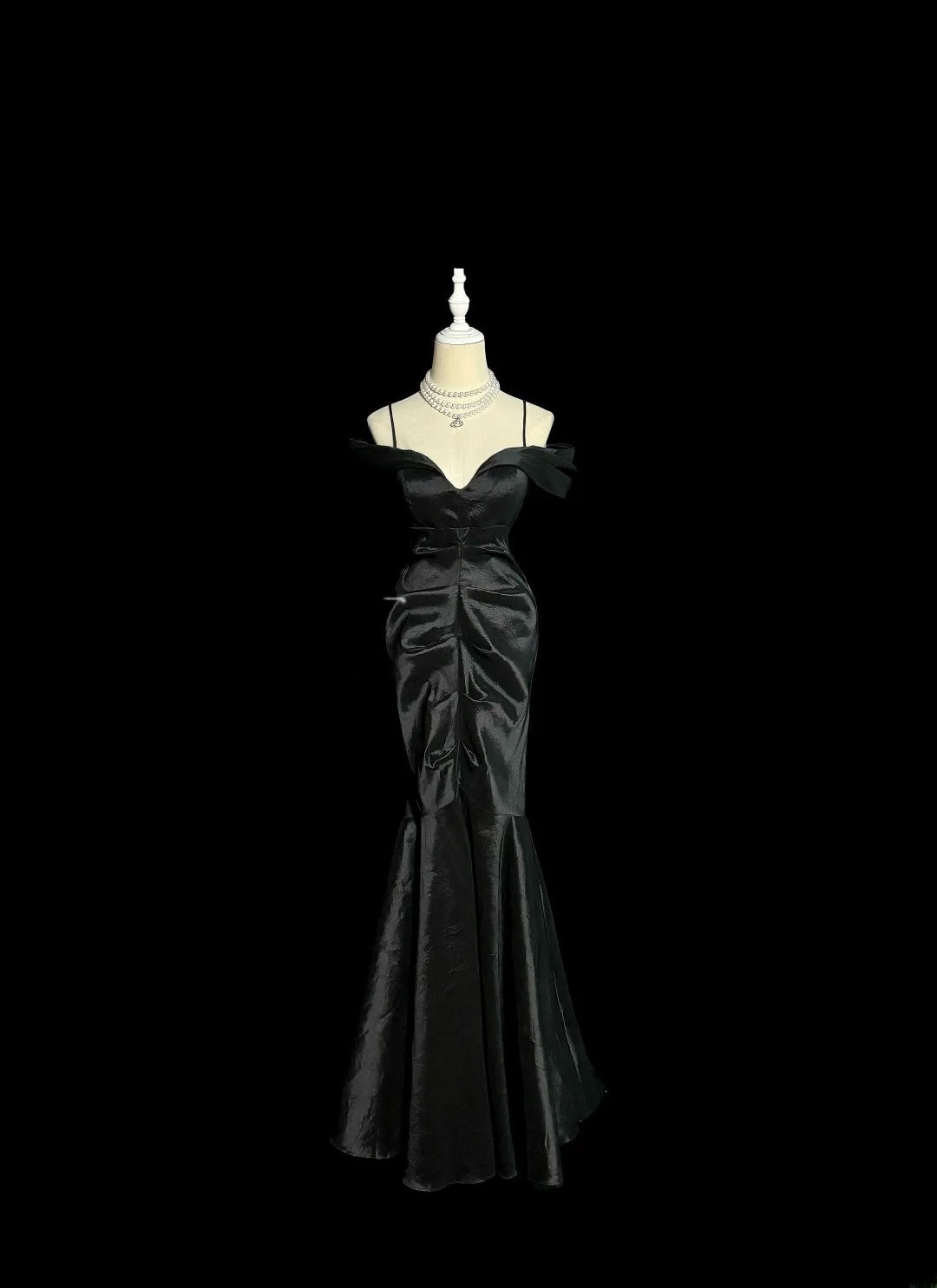 Bescheidene lange Ballkleider Meerjungfrau Spaghettiträger Schwarzes Satin-Abendkleid Abschlussballkleid MP383