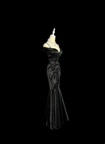 Bescheidene lange Ballkleider Meerjungfrau Spaghettiträger Schwarzes Satin-Abendkleid Abschlussballkleid MP383