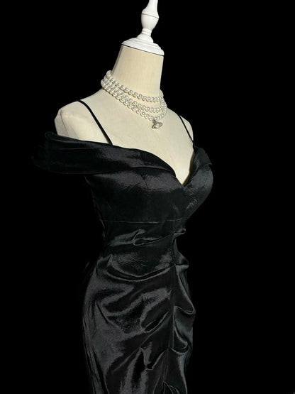 Bescheidene lange Ballkleider Meerjungfrau Spaghettiträger Schwarzes Satin-Abendkleid Abschlussballkleid MP383