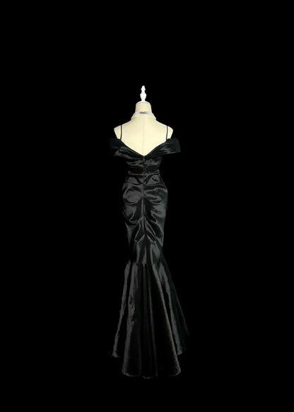 Bescheidene lange Ballkleider Meerjungfrau Spaghettiträger Schwarzes Satin-Abendkleid Abschlussballkleid MP383