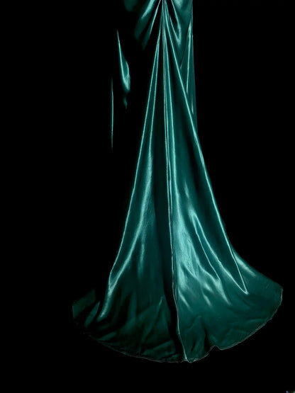 Bescheidene lange Ballkleider Meerjungfrau V-Ausschnitt mit plissierten Perlen Satin Abendkleid Abschlusskleid MP385