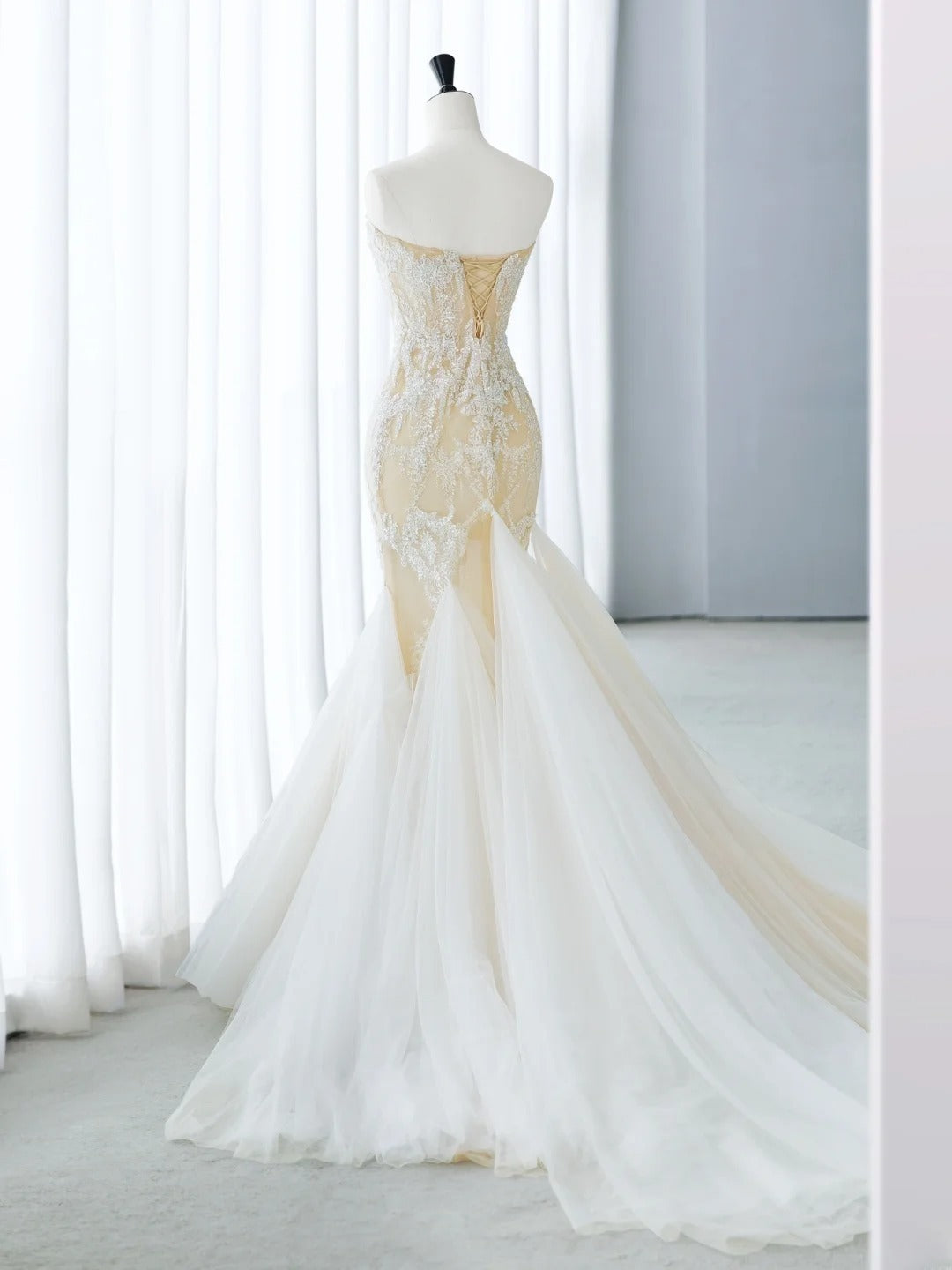 Elegant Mermaid Strapless White Tulle Lace Bodice Princess Bridal Gown Long Wedding Dresses MP257