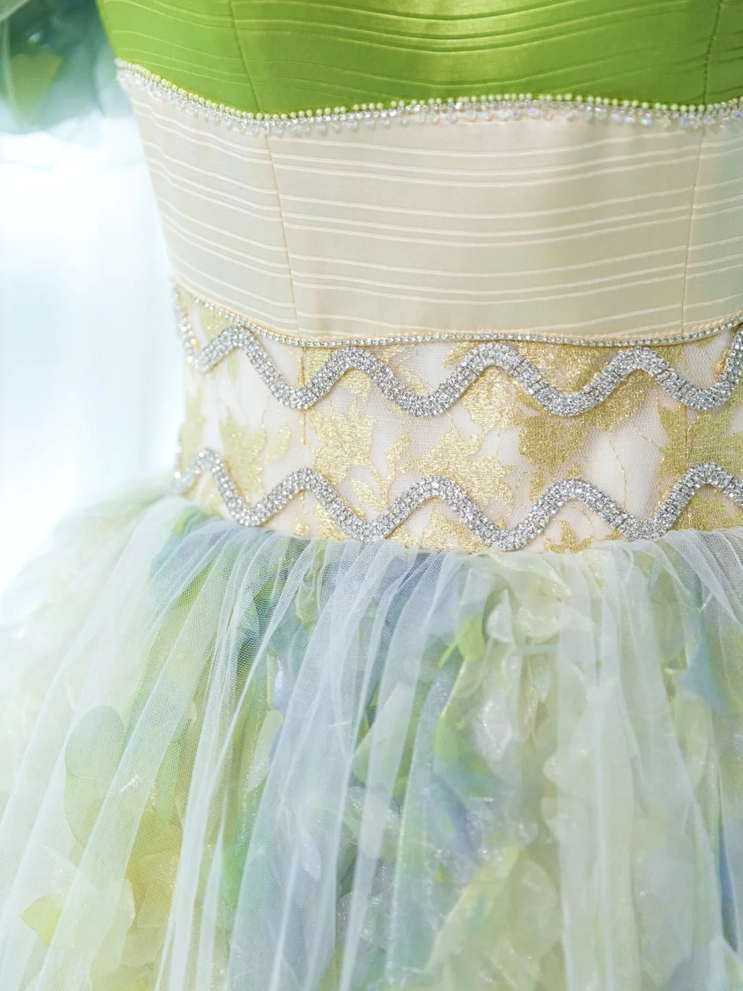 Douces longues robes de Quinceañera style bal de promo, à épaules dénudées, en tulle vert fleuri avec manches, robe de Quinceañera MP258