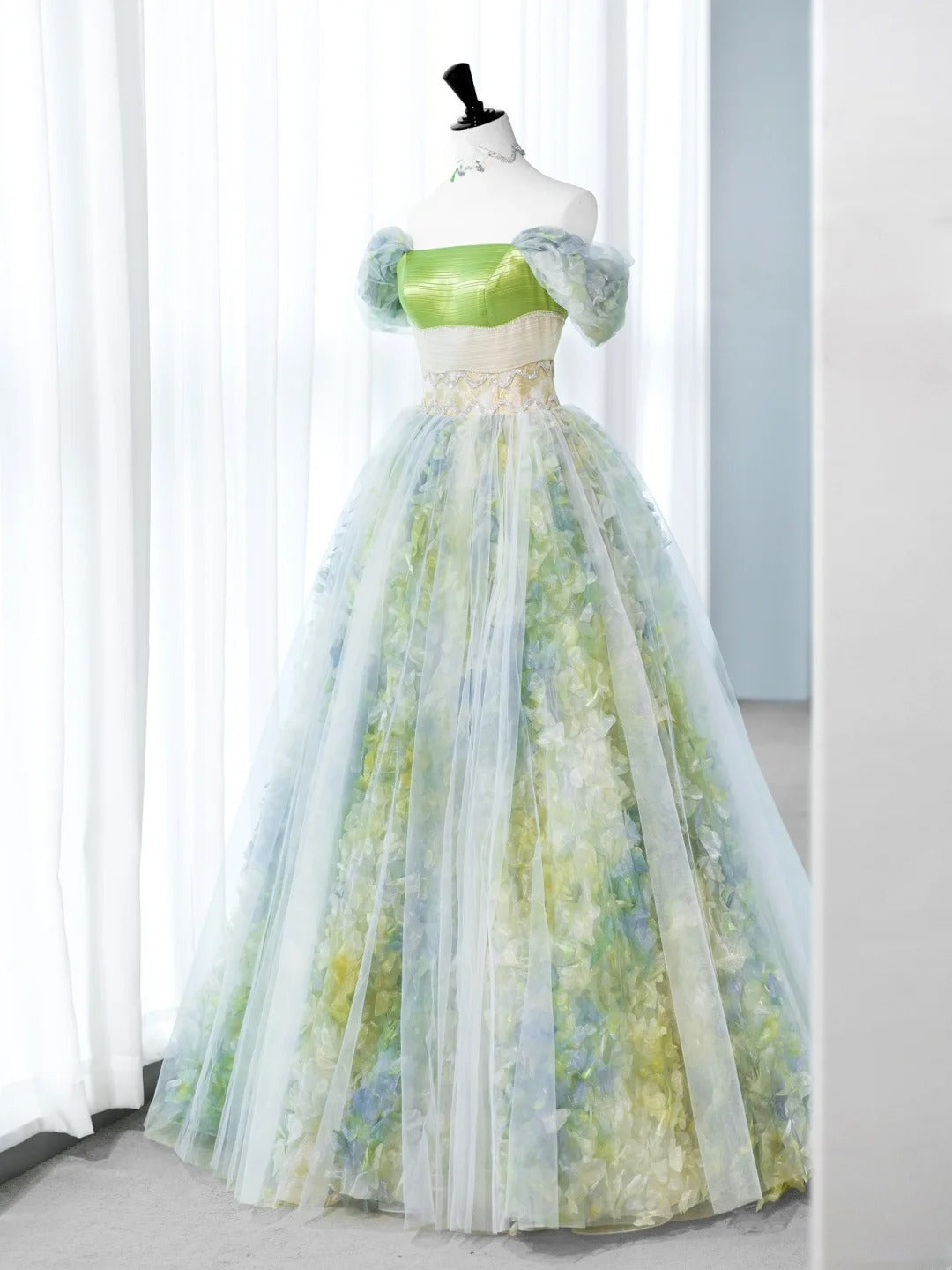Douces longues robes de Quinceañera style bal de promo, à épaules dénudées, en tulle vert fleuri avec manches, robe de Quinceañera MP258