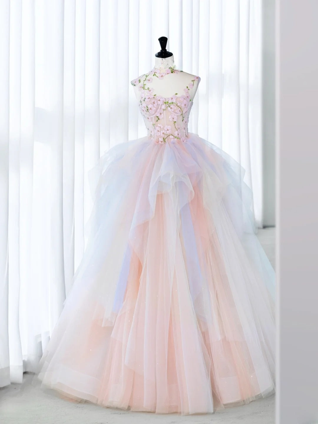 Douces et longues robes de Quinceañera Robe de bal Bustier Cœur Rose Fleurie Tulle avec Appliques Robe de Quinceañera MP259