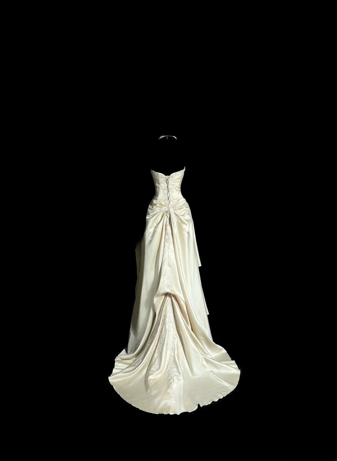 Vintage Ballkleid Trägerlos Elfenbein Mit Applikationen Hofschleppe Prinzessin Brautkleider Hochzeitskleider MP392