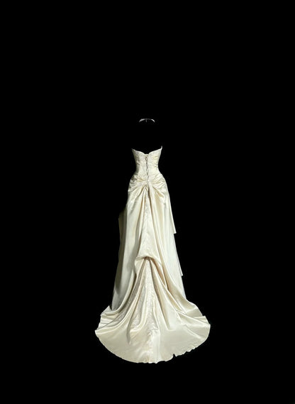 Vintage Ballkleid Trägerlos Elfenbein Mit Applikationen Hofschleppe Prinzessin Brautkleider Hochzeitskleider MP392