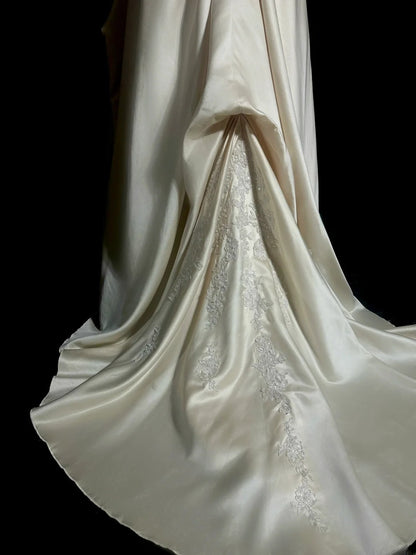 Vintage Ballkleid Trägerlos Elfenbein Mit Applikationen Hofschleppe Prinzessin Brautkleider Hochzeitskleider MP392