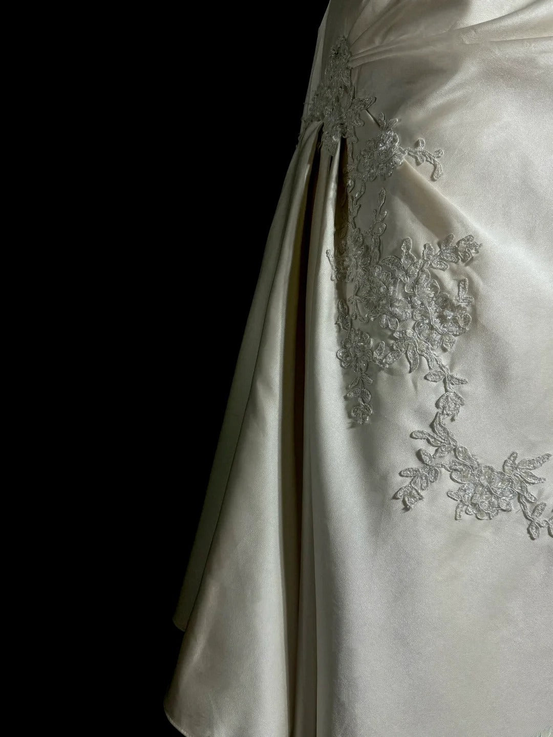 Vintage Ballkleid Trägerlos Elfenbein Mit Applikationen Hofschleppe Prinzessin Brautkleider Hochzeitskleider MP392