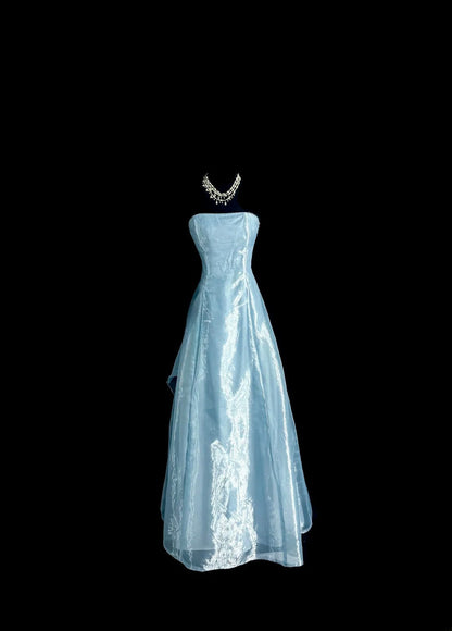 Bescheidene Ballkleid Trägerlos Hellblau Abschlussballkleider mit Rüschen Lange Abendkleider Abschlusskleid MP396