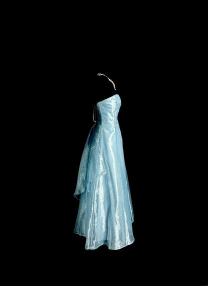 Bescheidene Ballkleid Trägerlos Hellblau Abschlussballkleider mit Rüschen Lange Abendkleider Abschlusskleid MP396