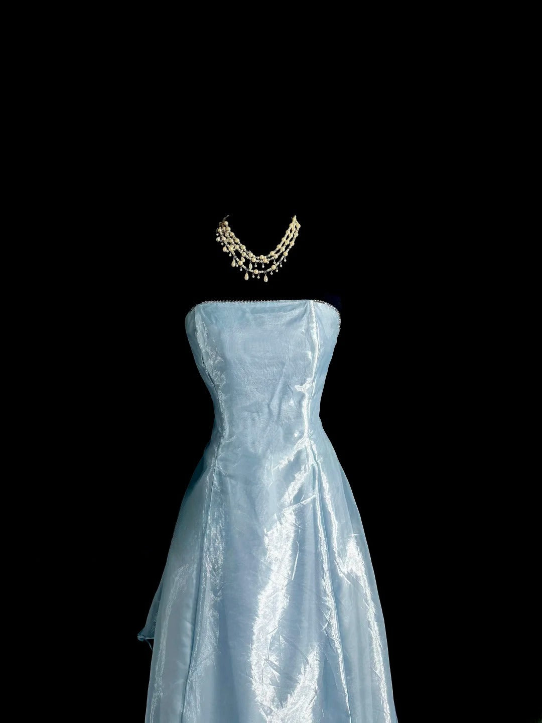 Bescheidene Ballkleid Trägerlos Hellblau Abschlussballkleider mit Rüschen Lange Abendkleider Abschlusskleid MP396