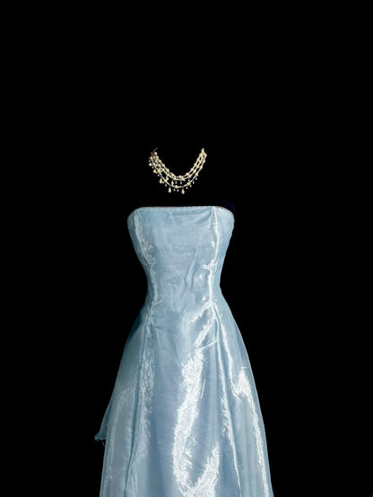 Bescheidene Ballkleid Trägerlos Hellblau Abschlussballkleider mit Rüschen Lange Abendkleider Abschlusskleid MP396