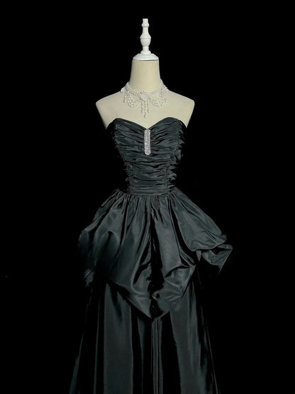 Ravissante Robe de Bal Longue de Soirée sans Manches en Satin Noir Coupe Trapèze Col Cœur pour Cérémonie de Remise de Diplôme MP490