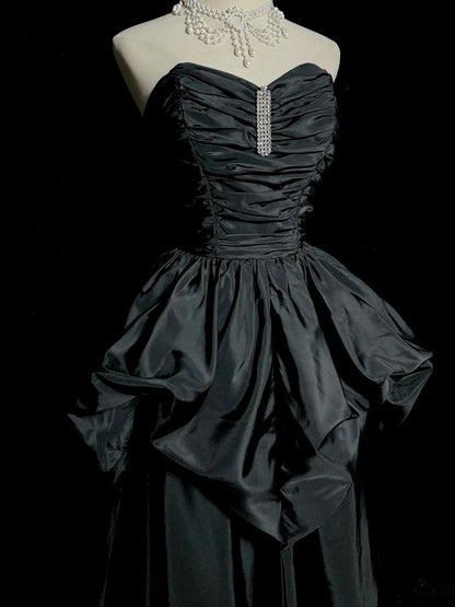 Ravissante Robe de Bal Longue de Soirée sans Manches en Satin Noir Coupe Trapèze Col Cœur pour Cérémonie de Remise de Diplôme MP490