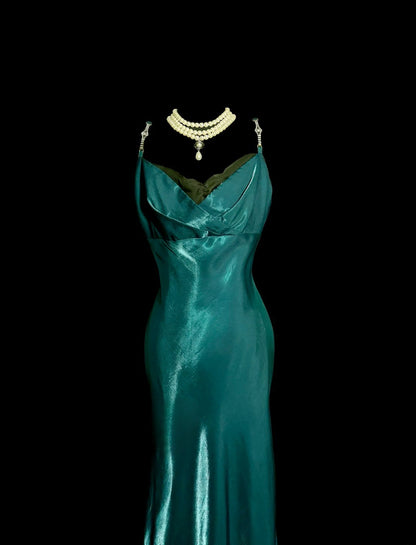 Bescheidenes Meerjungfrauen-Spaghetti-Träger-Kleid in Grün mit Perlenbesatz Ärmellos Abschlussballkleid Langes Abendkleid Abschlusskleid MP496