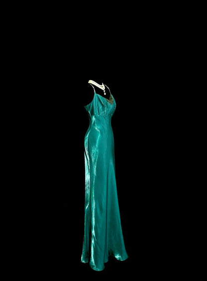 Bescheidenes Meerjungfrauen-Spaghetti-Träger-Kleid in Grün mit Perlenbesatz Ärmellos Abschlussballkleid Langes Abendkleid Abschlusskleid MP496