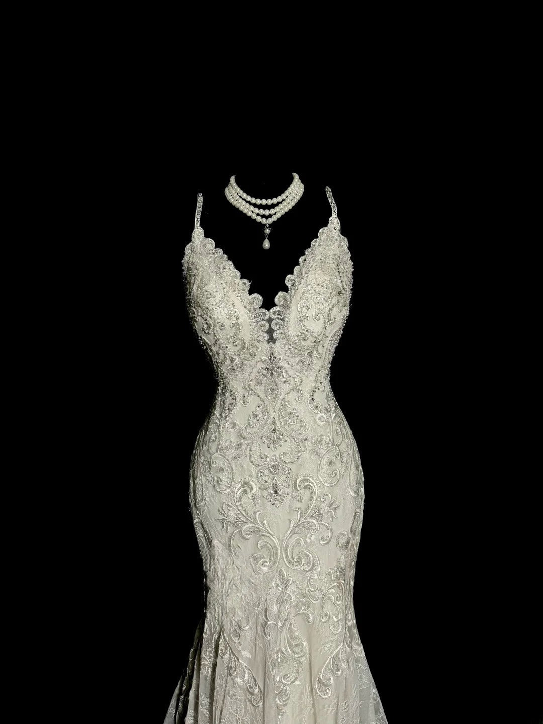 Elegantes Meerjungfrau-Brautkleid Elfenbein mit Spaghettiträgern und Applikationen Gartenprinzessin Hochzeitskleider MP500