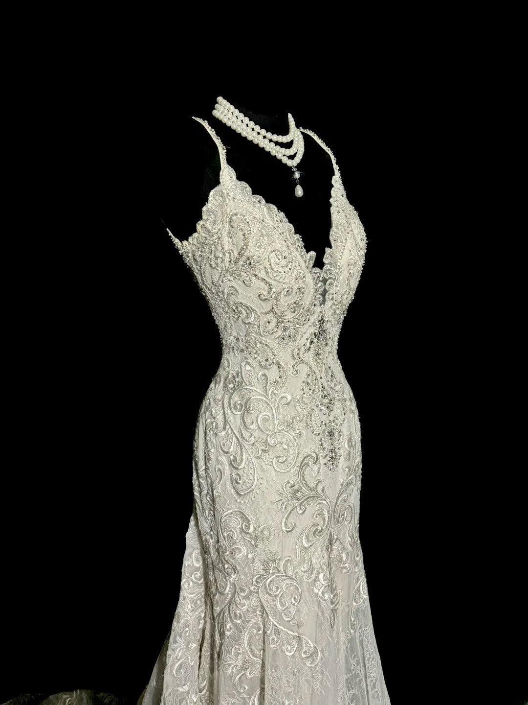 Elegantes Meerjungfrau-Brautkleid Elfenbein mit Spaghettiträgern und Applikationen Gartenprinzessin Hochzeitskleider MP500