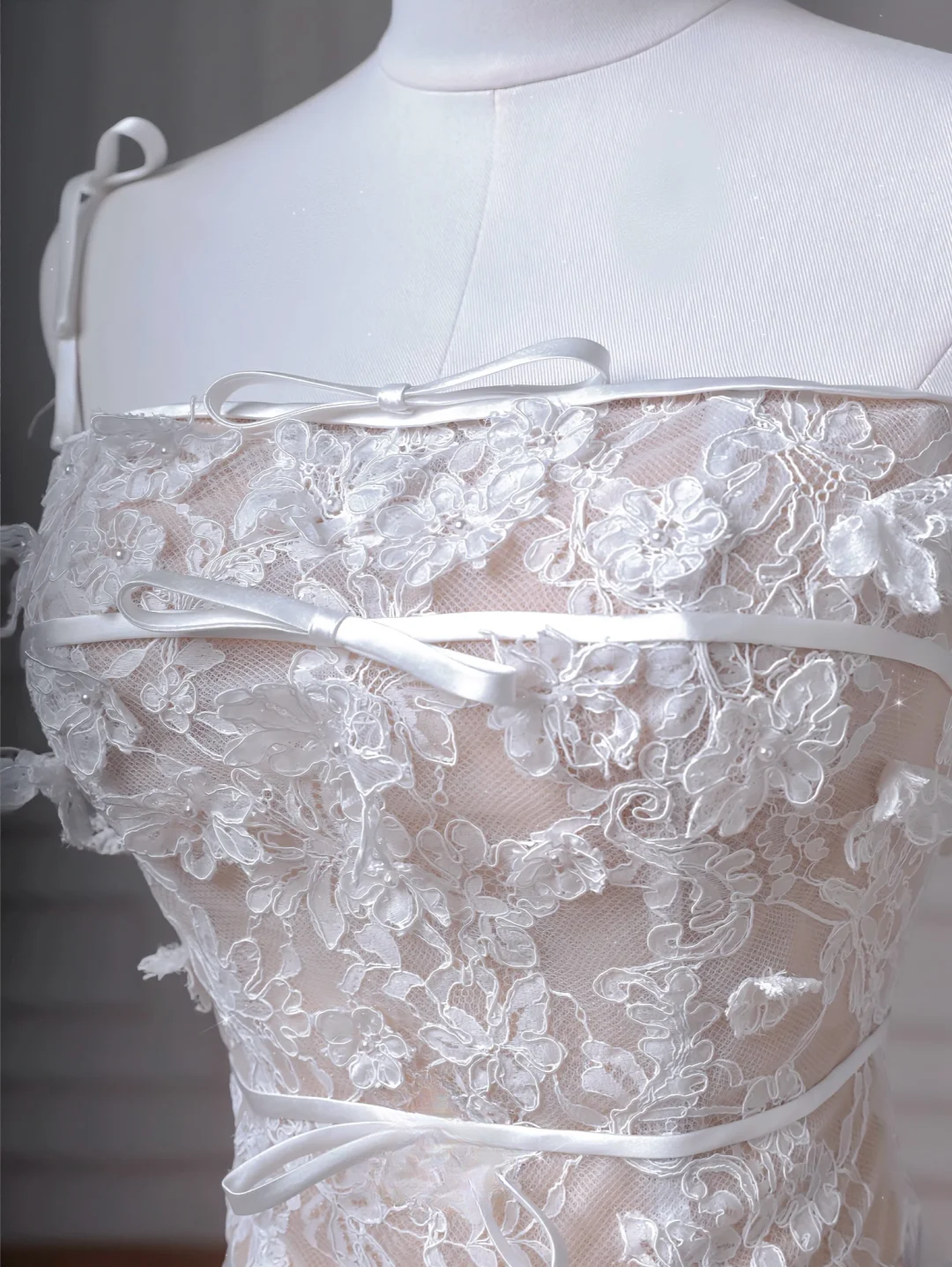 Simple A line Spaghetti Strap White Lace With Bow-knot Bodice Princess Wedding Dresses MP007