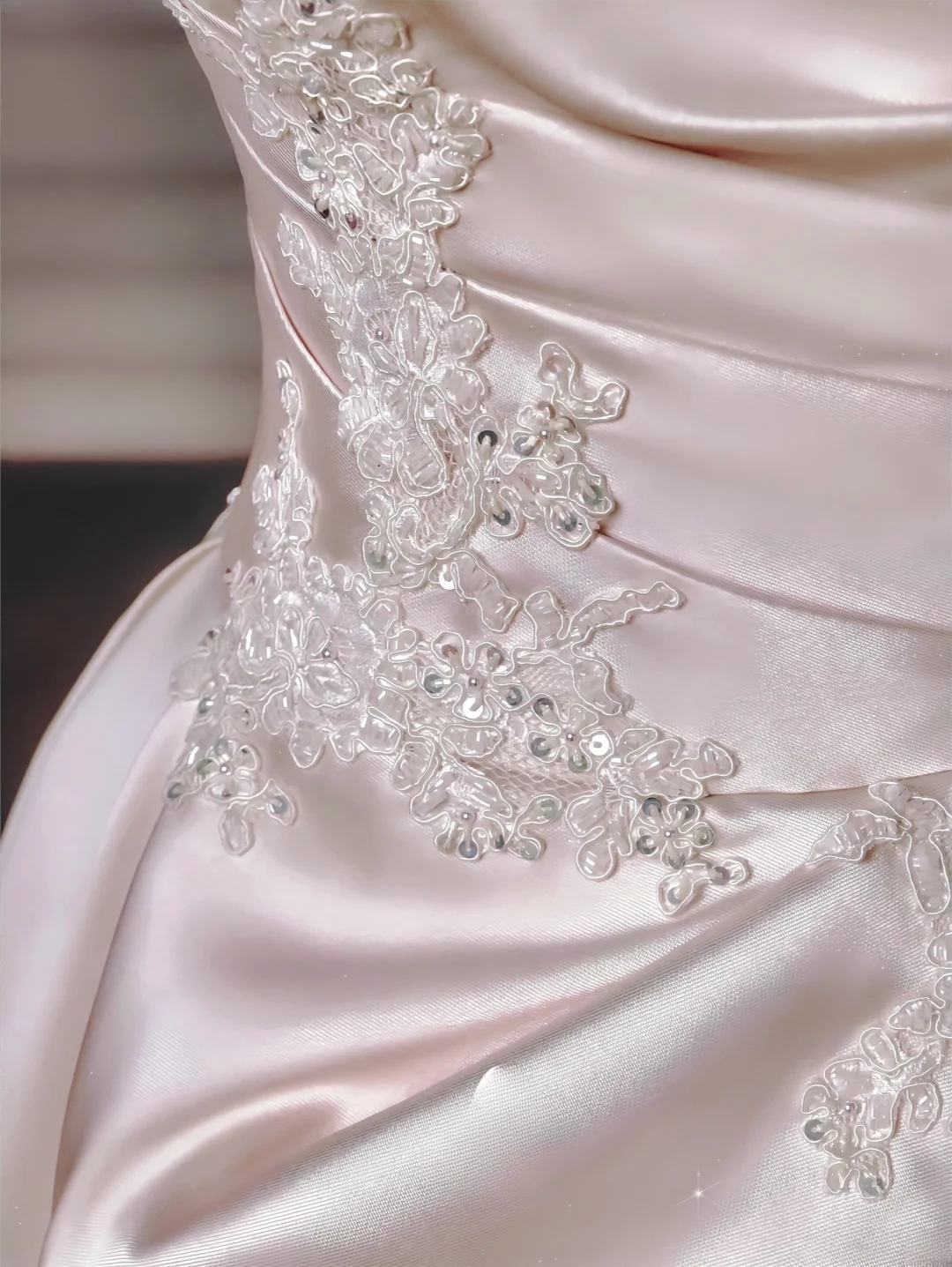Zeitloses Ballkleid Trägerlos Hellrosa Satin Mit Spitzenapplikationen Abnehmbare Ärmel Prinzessin Brautkleid Hochzeitskleider MP010