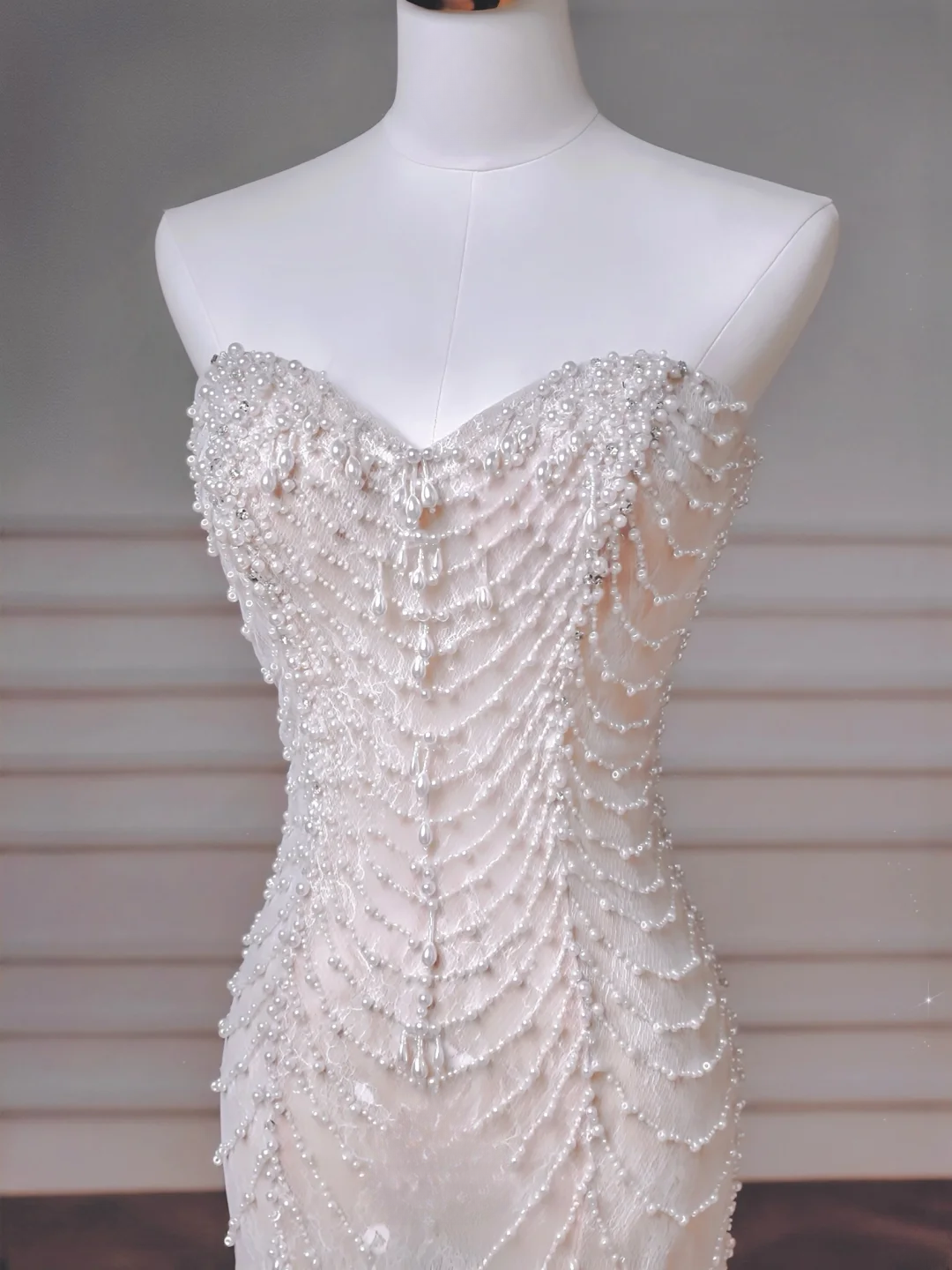 Robe de mariée de princesse intemporelle en tulle blanc avec appliques de perles et manches amovibles, coupe sirène, MP012