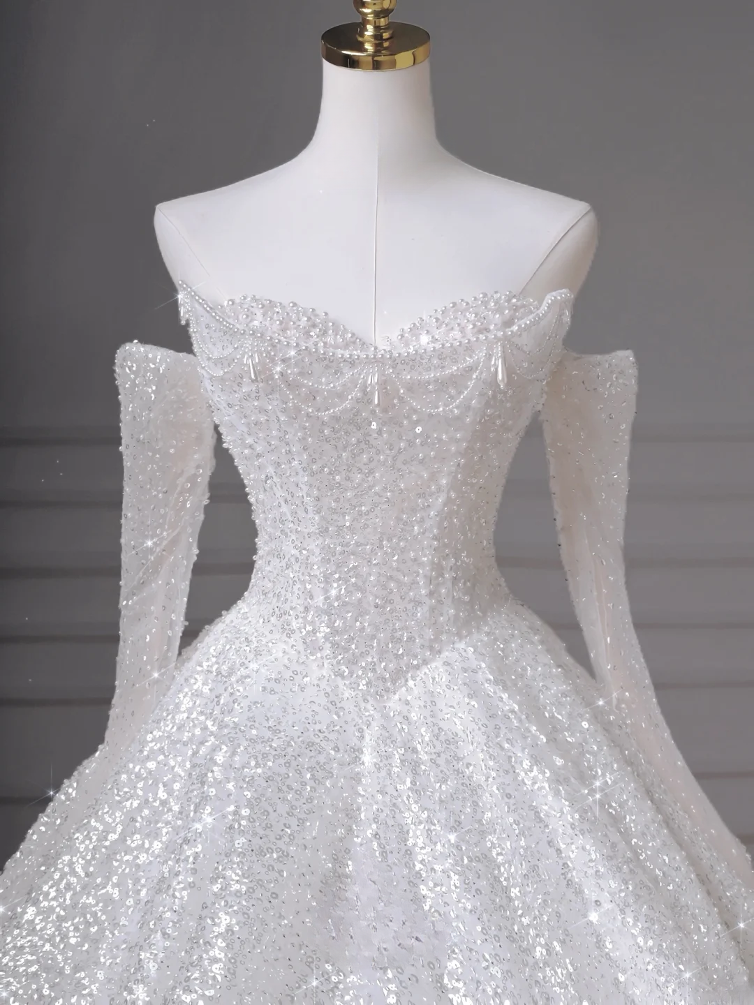 Zeitloses Ballkleid, herzförmiger Ausschnitt, weiß, Pailletten, Glitzer mit Perlen, abnehmbare lange Ärmel, Prinzessin, Brautkleid, Hochzeitskleider MP013