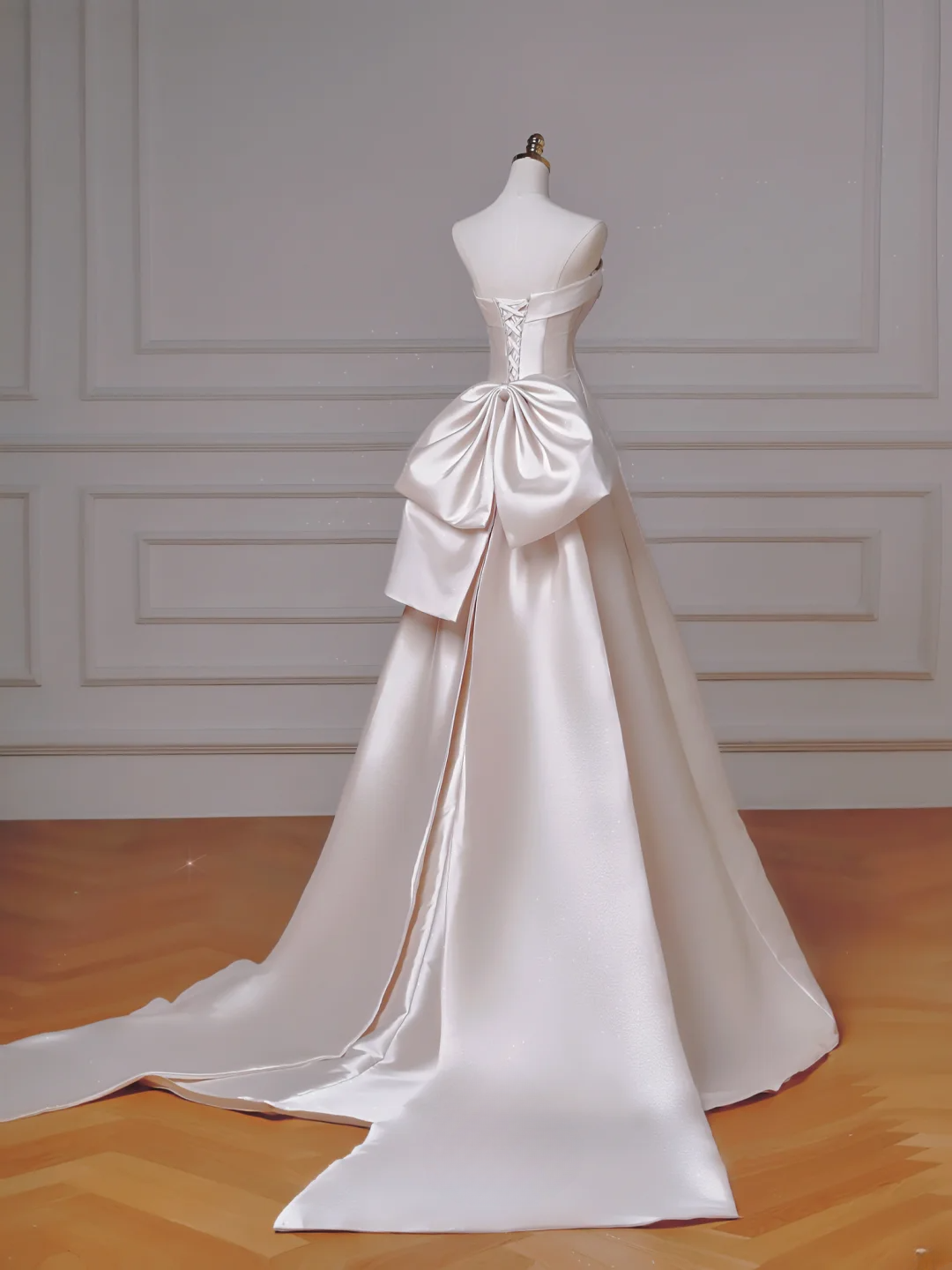 Schlichtes Ballkleid Trägerlos Ärmellos Applikationen Spitze mit Perlenbesetztem Oberteil Prinzessin Brautkleider MP014