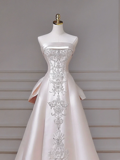 Schlichtes Ballkleid Trägerlos Ärmellos Applikationen Spitze mit Perlenbesetztem Oberteil Prinzessin Brautkleider MP014