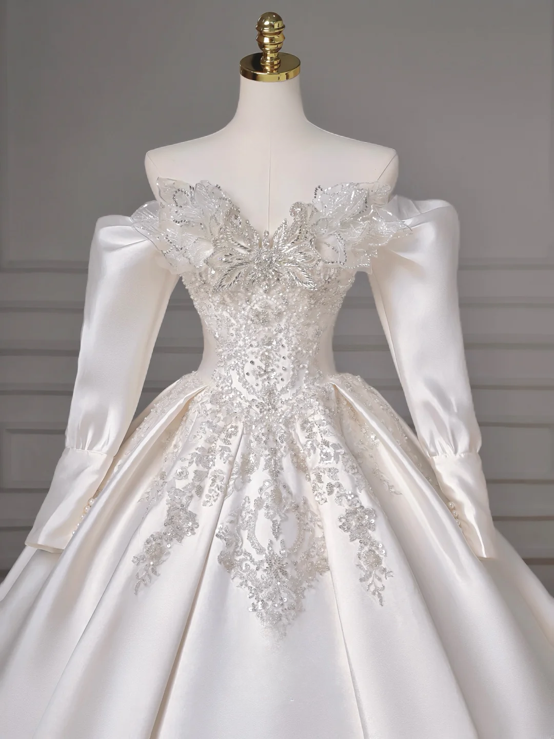 Timeless Ball Gown Sweetheart White Satin Sparkle With Beaded Bodice Appliques Removable Long Sleeves Princess Bridal Gown Wedding Dresses MP016
