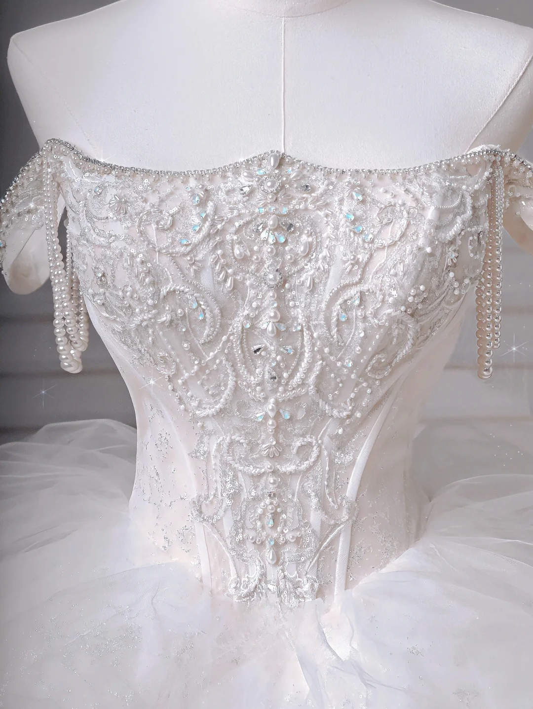 Robe de bal intemporelle, bustier, tulle blanc scintillant avec manches courtes, corsage orné de perles et d'appliques, robes de mariée de princesse MP017