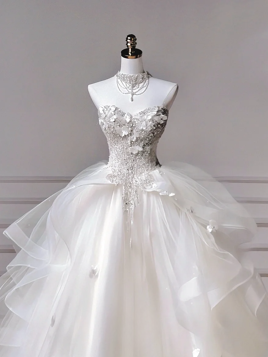 Zeitloses Ballkleid Schulterfrei Weißer Tüll Glitzerbesetztes Oberteil Mit Ärmeln Perlenbesetzte Applikationen Prinzessinnen-Brautkleider Hochzeitskleider MP018