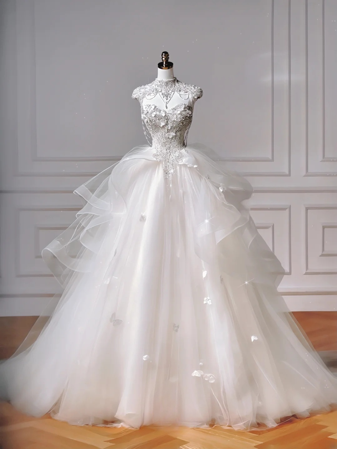 Zeitloses Ballkleid Schulterfrei Weißer Tüll Glitzerbesetztes Oberteil Mit Ärmeln Perlenbesetzte Applikationen Prinzessinnen-Brautkleider Hochzeitskleider MP018