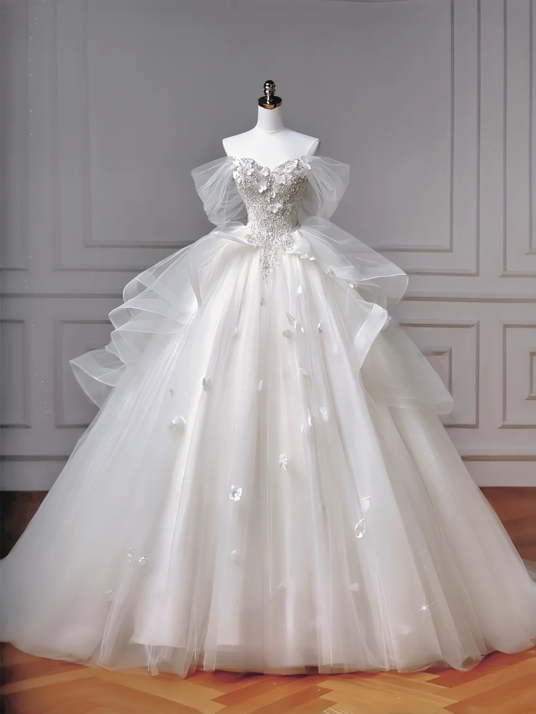 Zeitloses Ballkleid Schulterfrei Weißer Tüll Glitzerbesetztes Oberteil Mit Ärmeln Perlenbesetzte Applikationen Prinzessinnen-Brautkleider Hochzeitskleider MP018