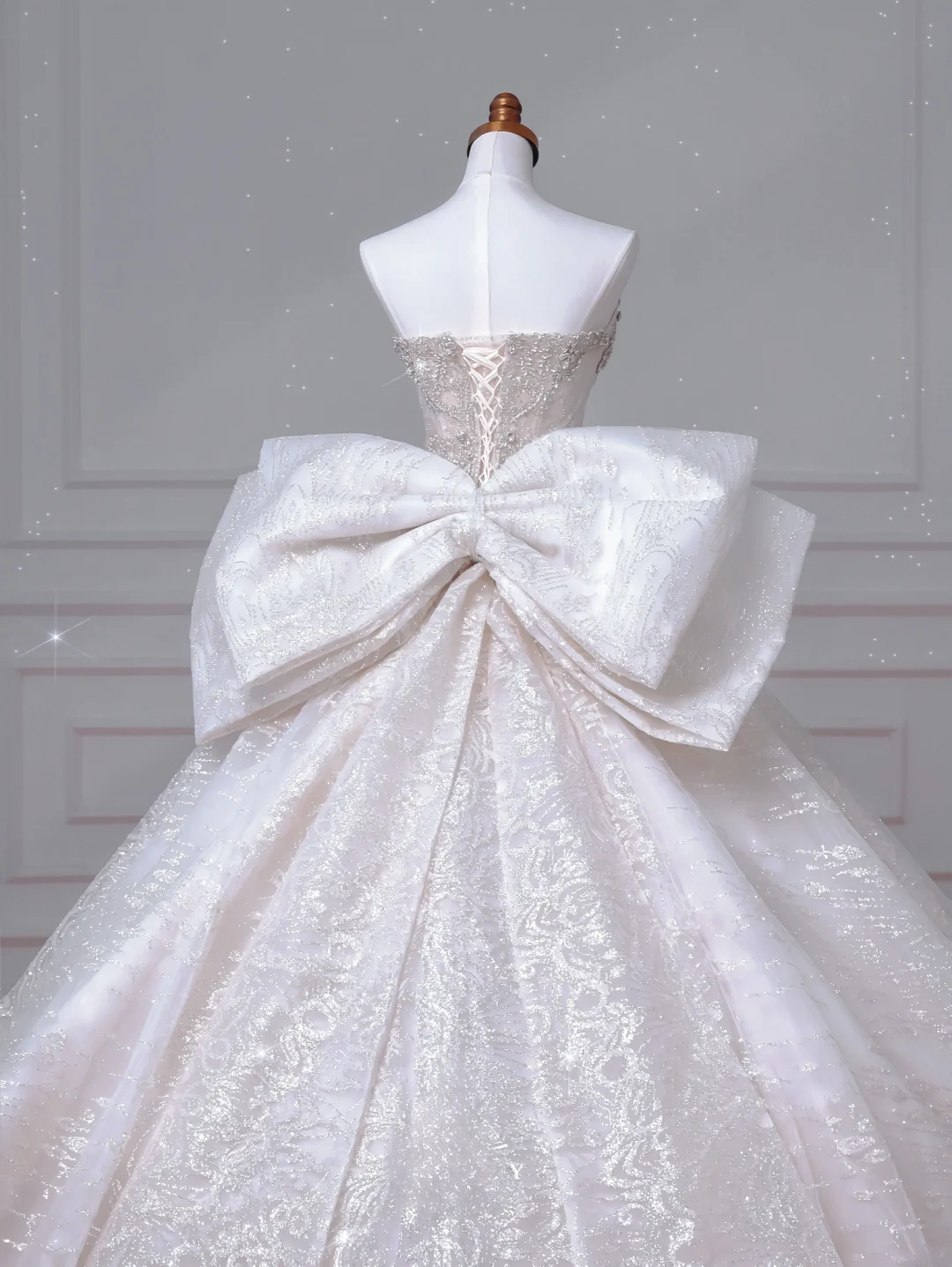 Robe de bal élégante bustier cœur en tulle blanc avec manches longues, corsage en dentelle perlée, robe de mariée de princesse MP031
