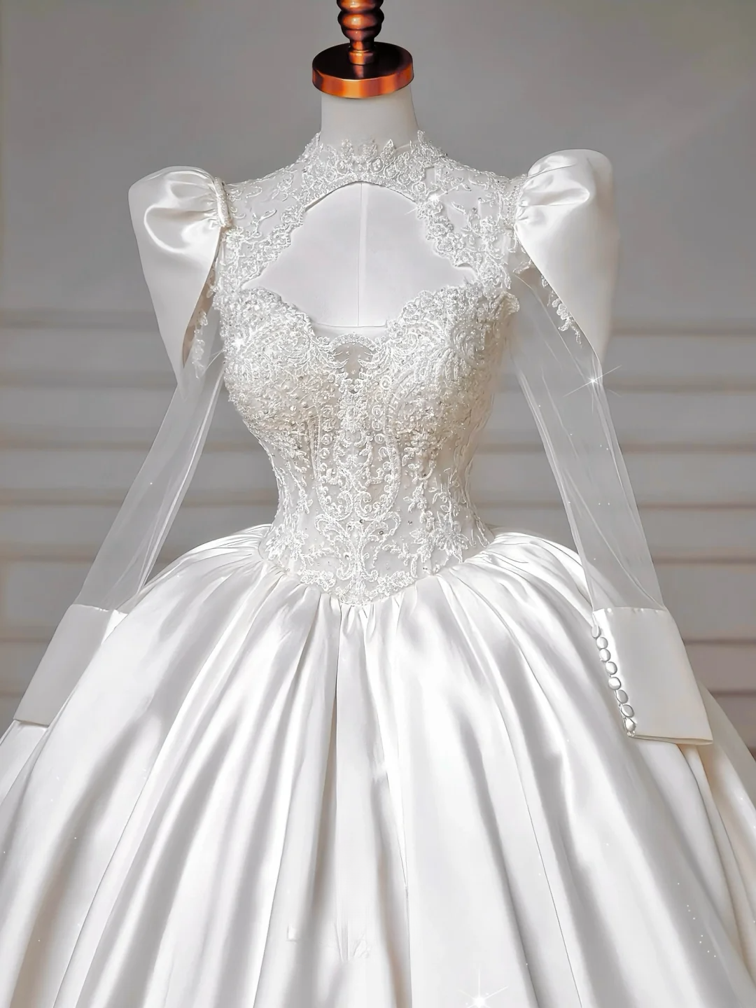 Timeless Ball Gown Sweetheart Satin With Long Sleeves Appliques Sweep Train Bodice Appliques Princess Bridal Gowns Wedding Dresses MP027